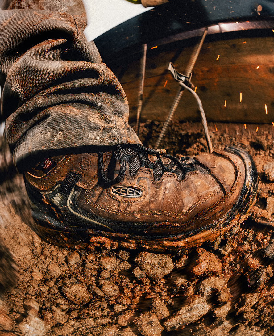 Keen | Men's Targhee IV Waterproof Work Boot (Carbon Toe) Dark Earth/Black
