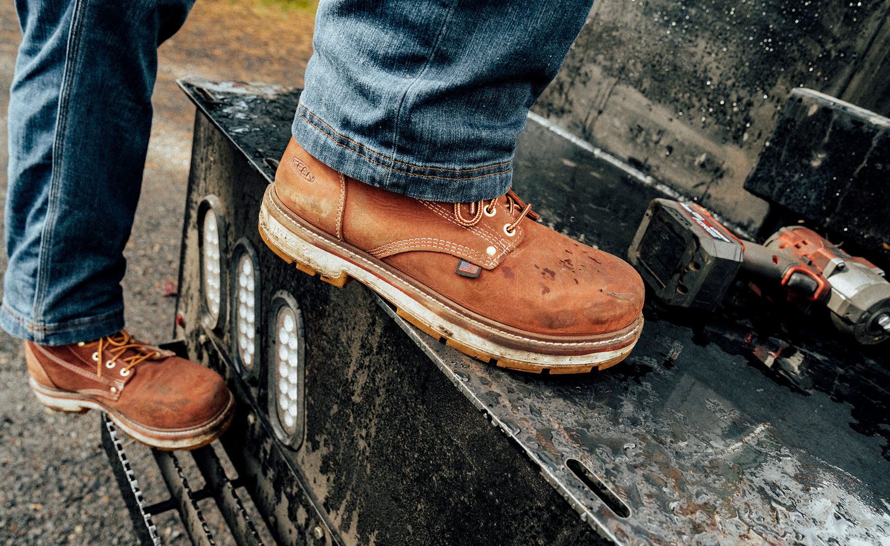 Keen US | Men's Liberty 6" Waterproof 90° Heel Boot (Carbon Toe) Bombay Brown/Gum
