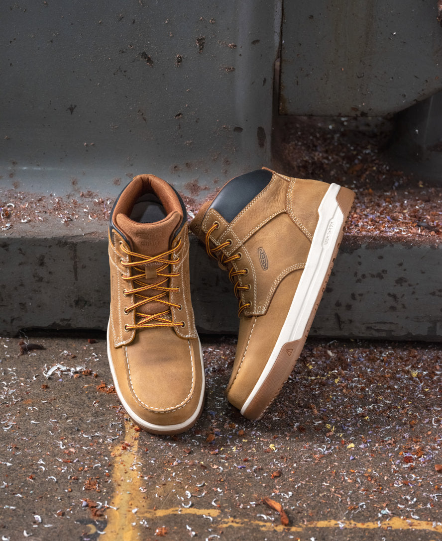 Keen | Men's Gibson Waterproof Work Boot (Carbon Toe) Cascade Brown/Gum