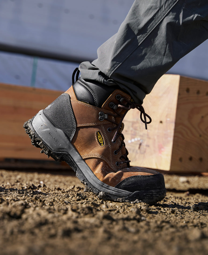 Keen Online | Men's CSA Evanston 6" Waterproof Boot (Carbon Toe) Bison/Black