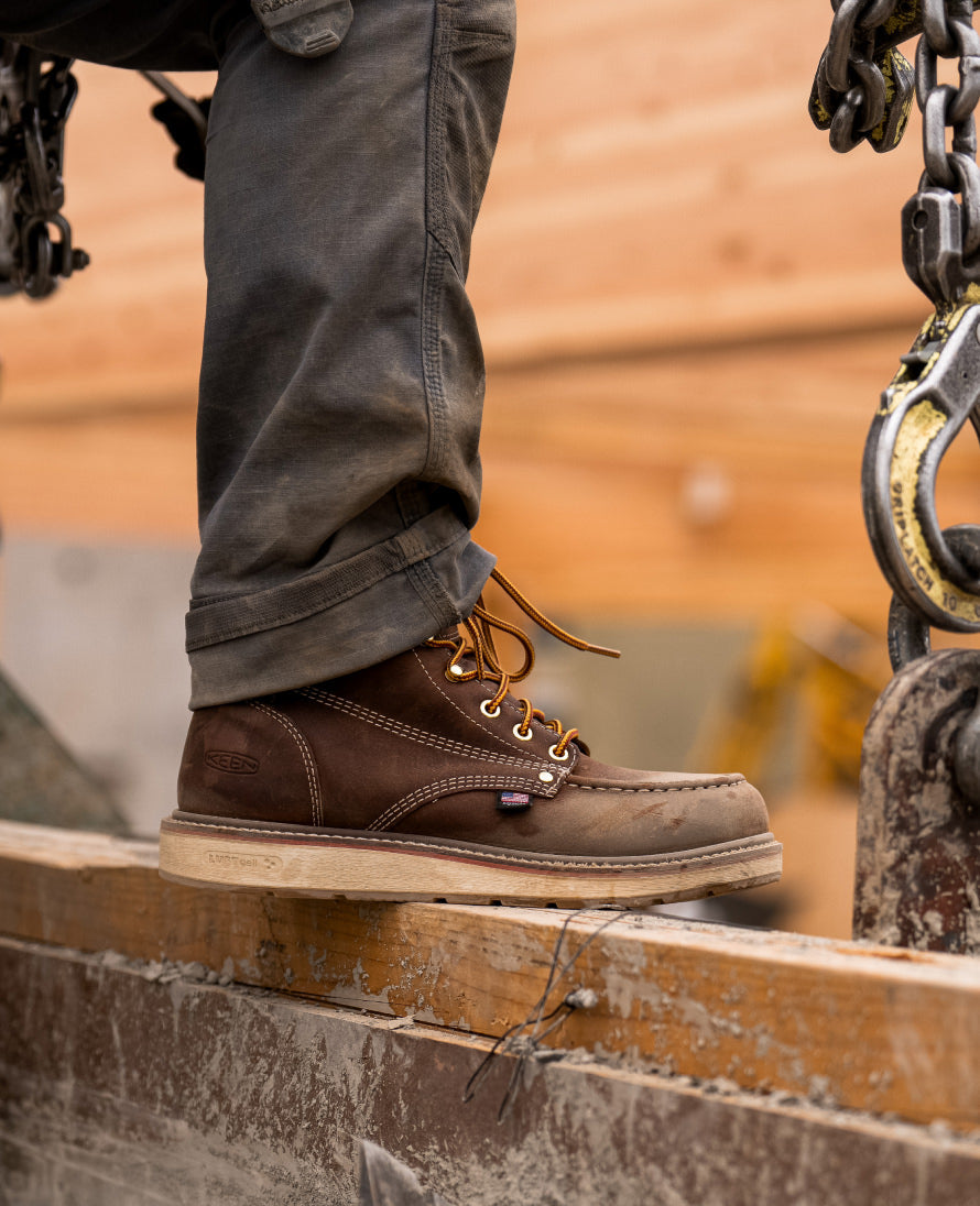 Keen | Men's Liberty 6" Waterproof Boot (Carbon Toe) Chestnut/Gum