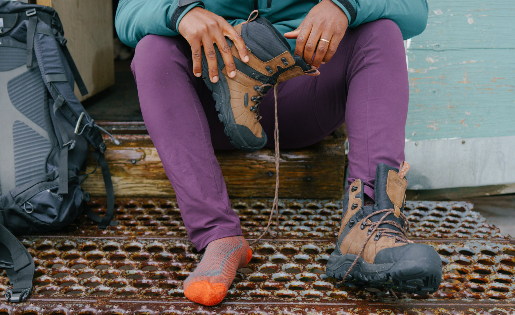 Keen New | Men's Revel IV Polar Waterproof Boot Bison/Orange Pepper