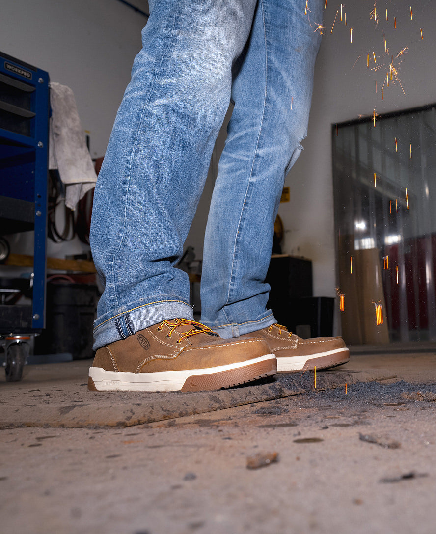 Keen Outlet | Men's Gibson Boot (Carbon Toe) Belgian/Gum