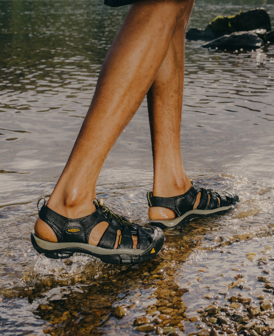 Keen | Men's Newport H2 Sandal Monochrome/Burnt Brick