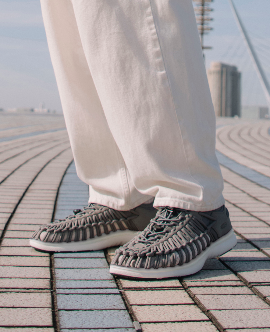 Keen Near Me | Men's UNEEK O3 Sneaker Sandal Birch/Star White
