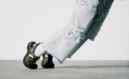 Keen Online | Men's Newport Retro Sandal x Études Studio Etudes Olive