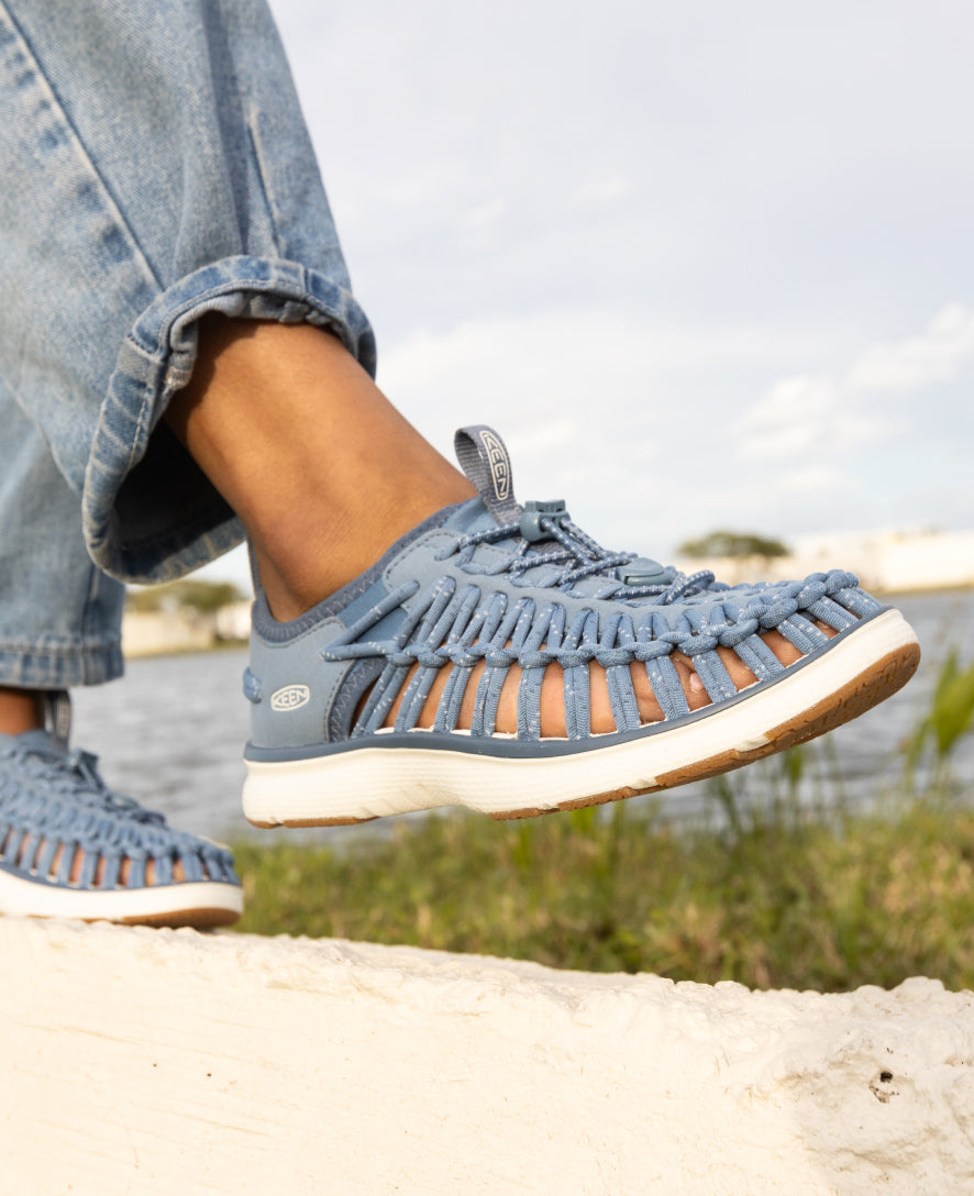 Keen Online | Women's UNEEK O3 Sneaker Sandal Birch/Star White